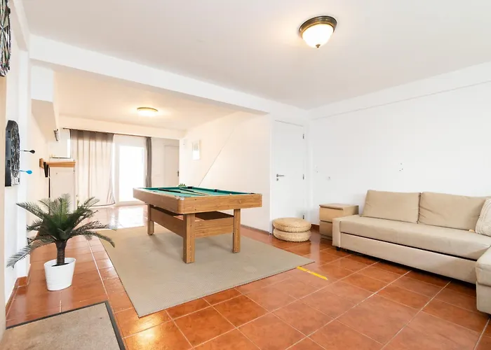 Baleal Happiness Surf House *