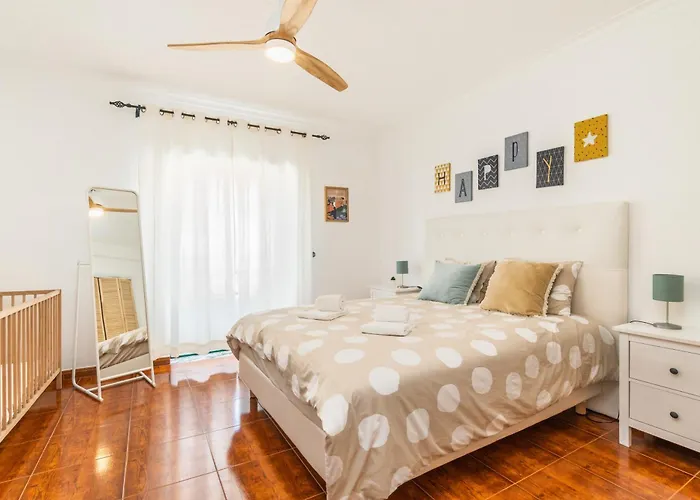 Baleal Happiness Surf House *